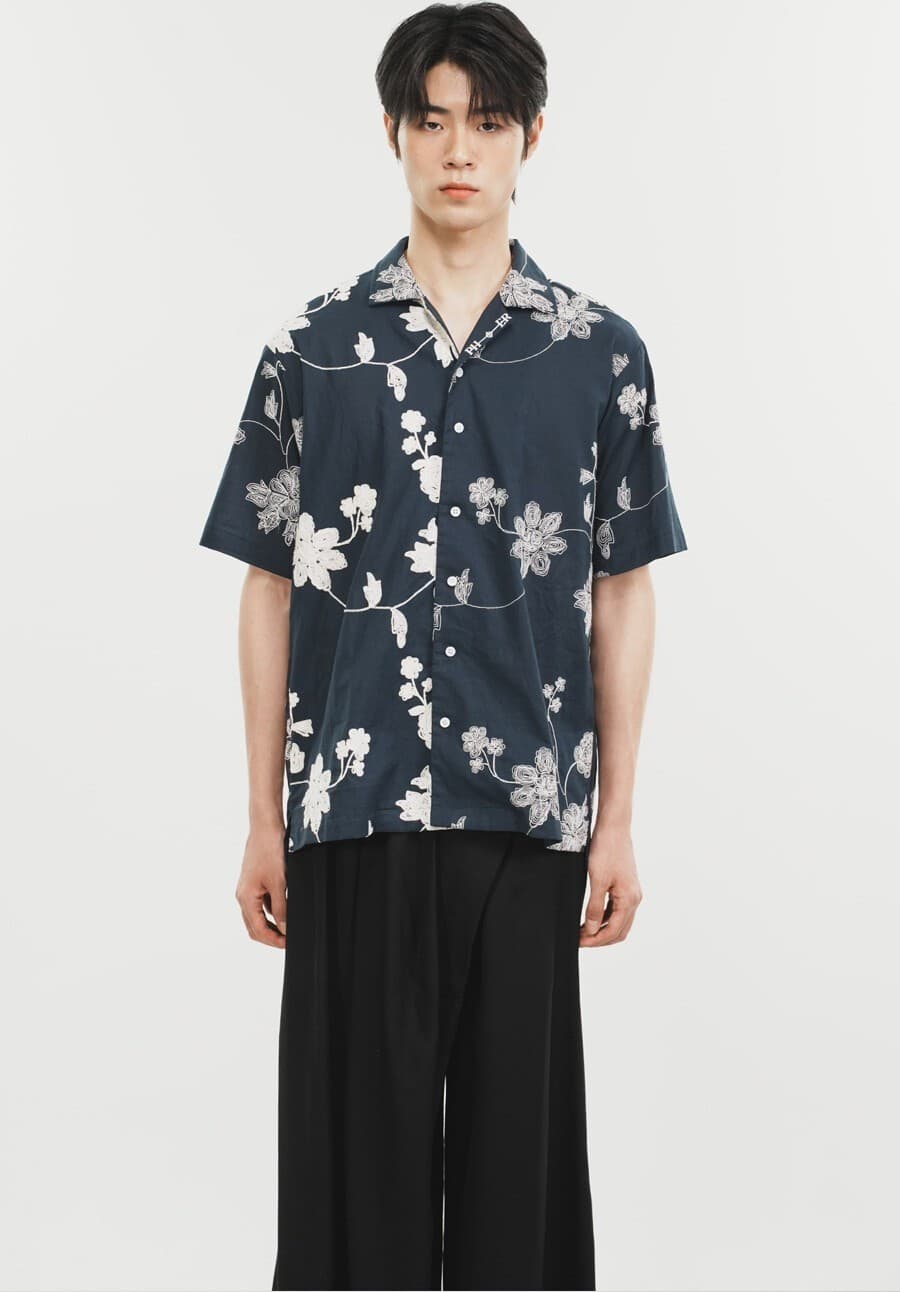 Unbalance Flower Half Shirt (Navy) — vue 5