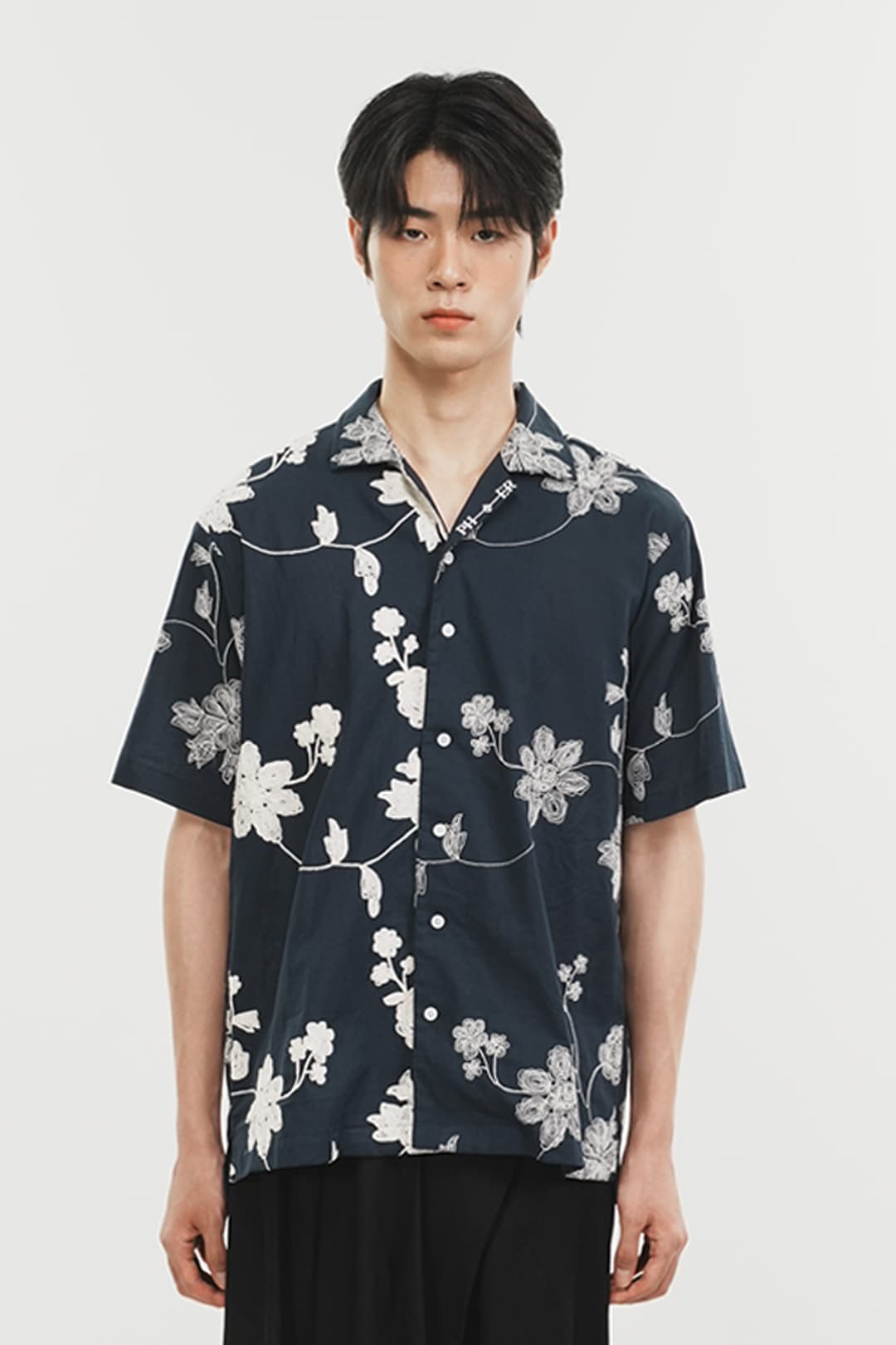 Unbalance Flower Half Shirt (Navy) — vue 1