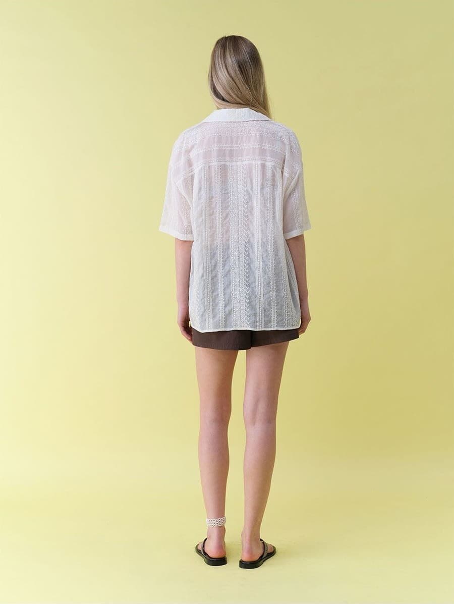 Open-Collar Embroidered Shirts in Ivory — vue 8