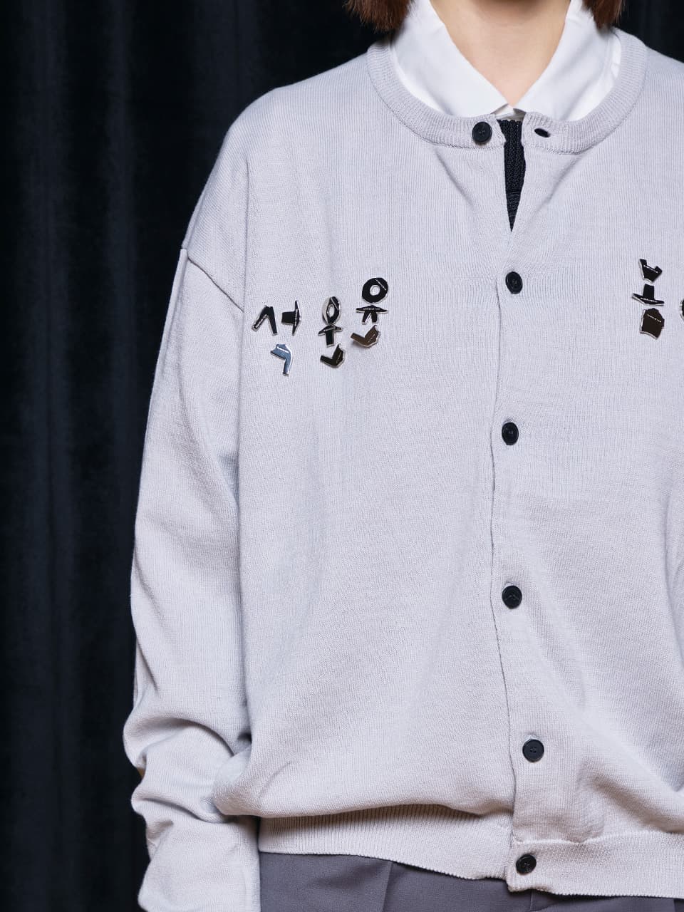 Hangeul Badge Cardigan (Light Grey) — vue 13