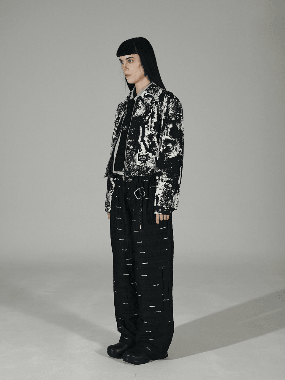 SW Signature Logo Tapped Pants (Black) — vue 3