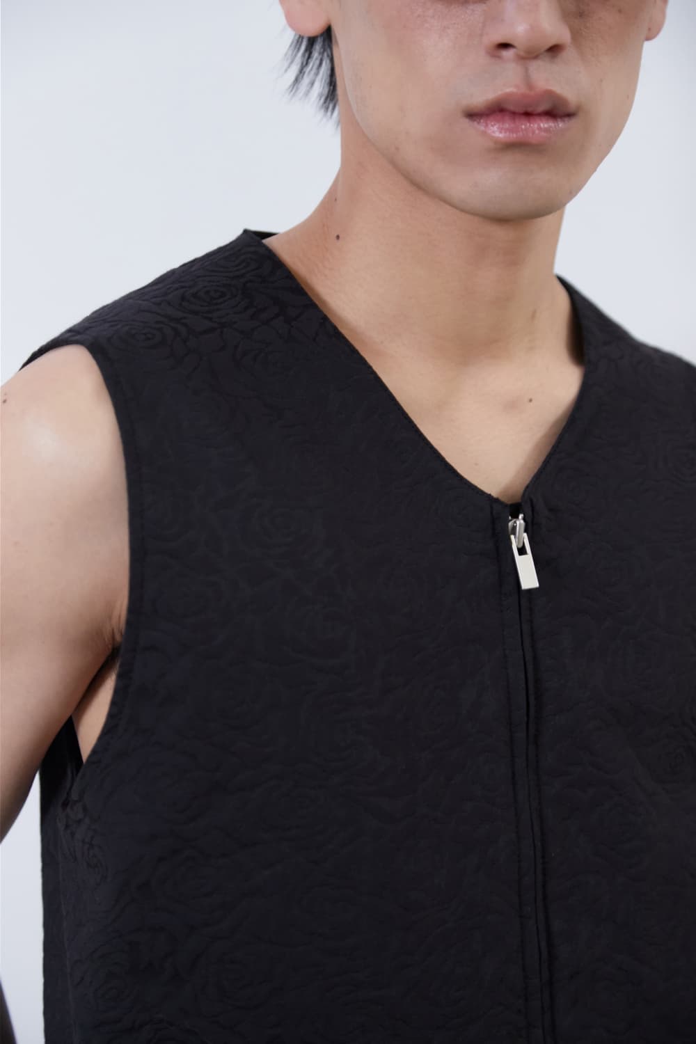 Flower Jacquard Belted Vest (Black, Men) — vue 9