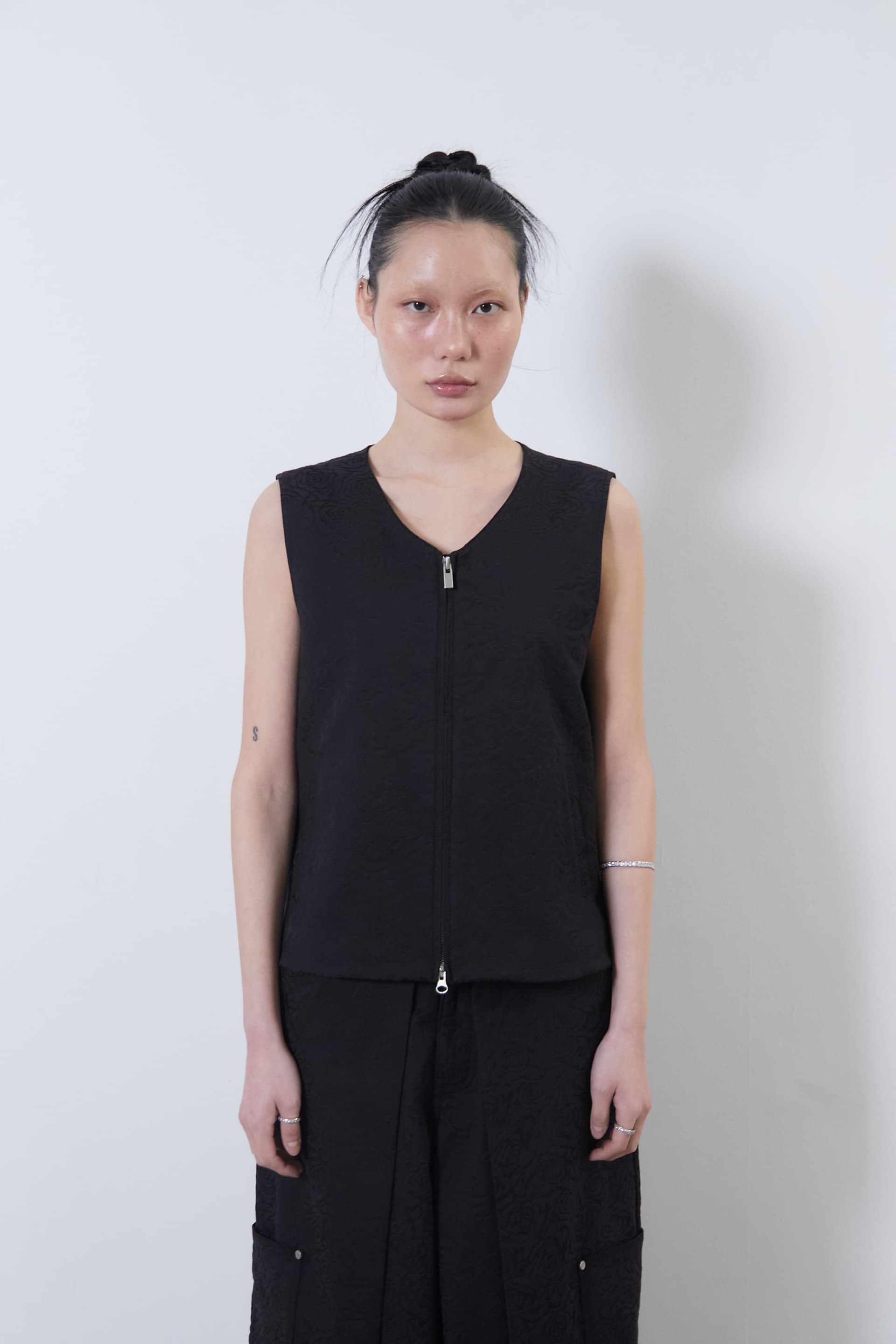 Flower Jacquard Belted Vest (Black, Women) — vue 2