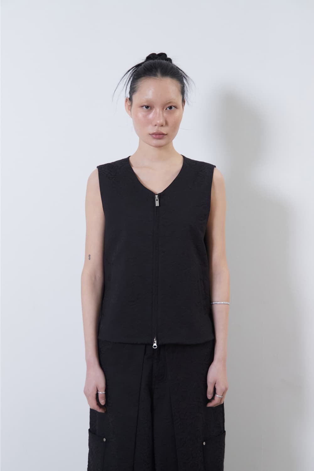 Flower Jacquard Belted Vest (Black, Women) — vue 5