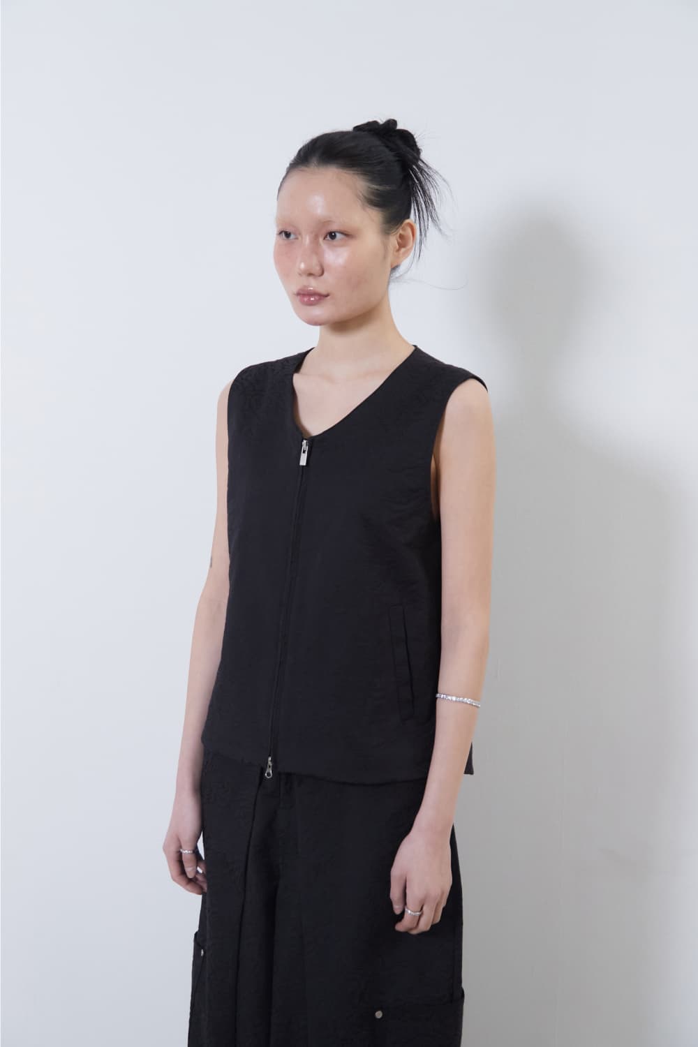 Flower Jacquard Belted Vest (Black, Women) — vue 6