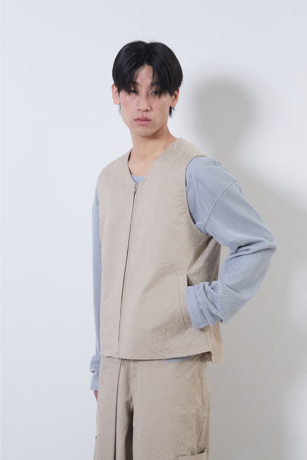 Flower Jacquard Belted Vest (Beige, Men) — vue 6