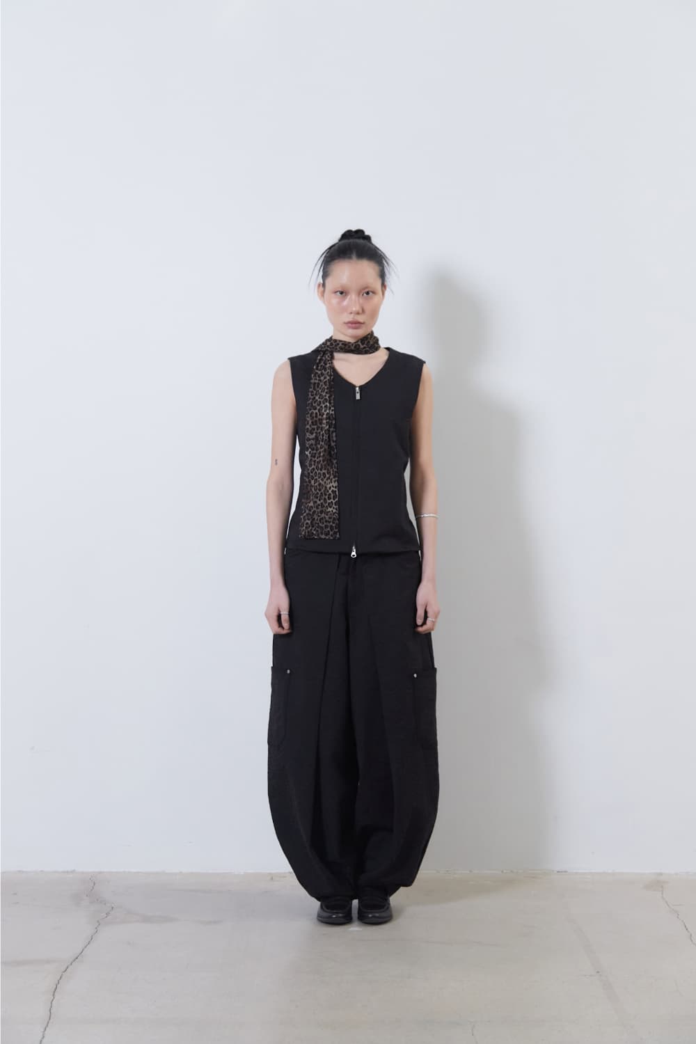 Flower Jacquard Balloon Pants (Black) — vue 7