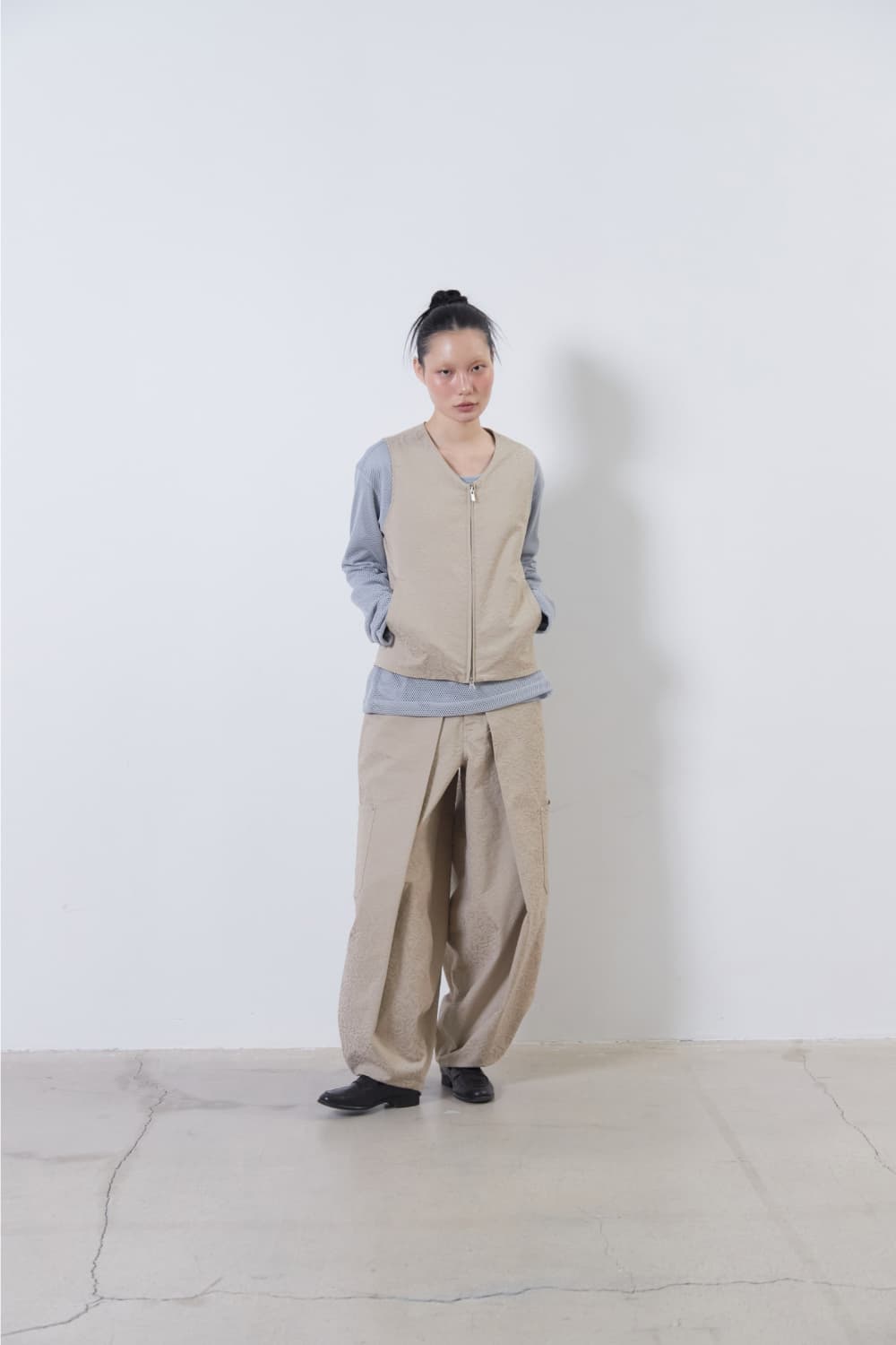 Flower Jacquard Balloon Pants (Beige) — vue 11