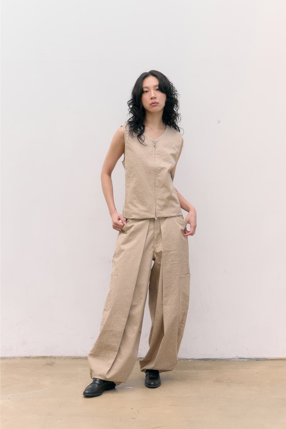Flower Jacquard Balloon Pants (Beige) — vue 7