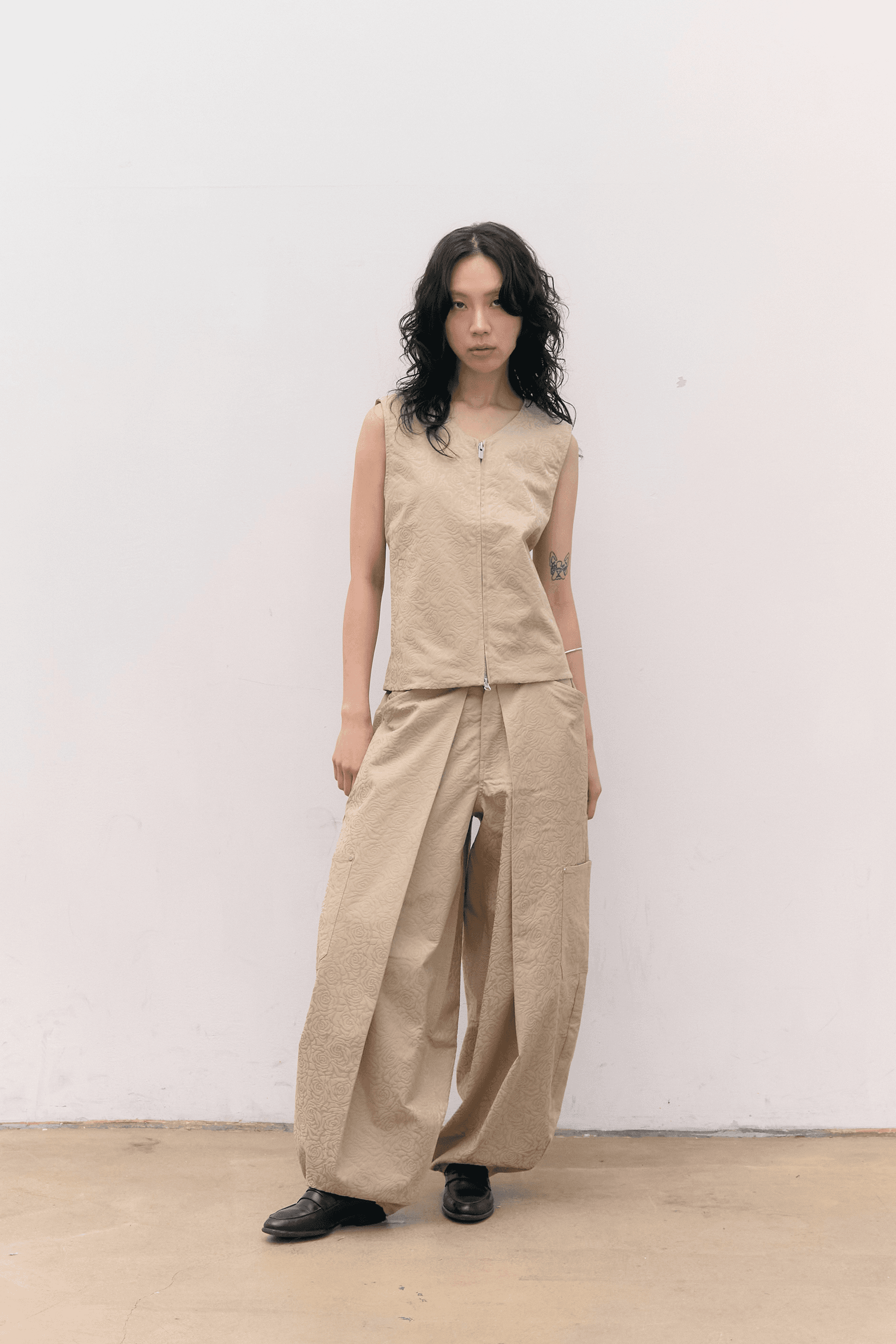 Flower Jacquard Balloon Pants (Beige) — vue 1