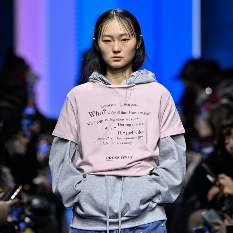 Commercial Damaged Hoodie — Gray — vue 3