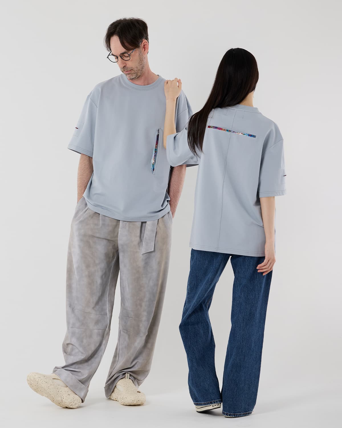 Light Thru the Slit T-shirt (almost blue) — vue 9