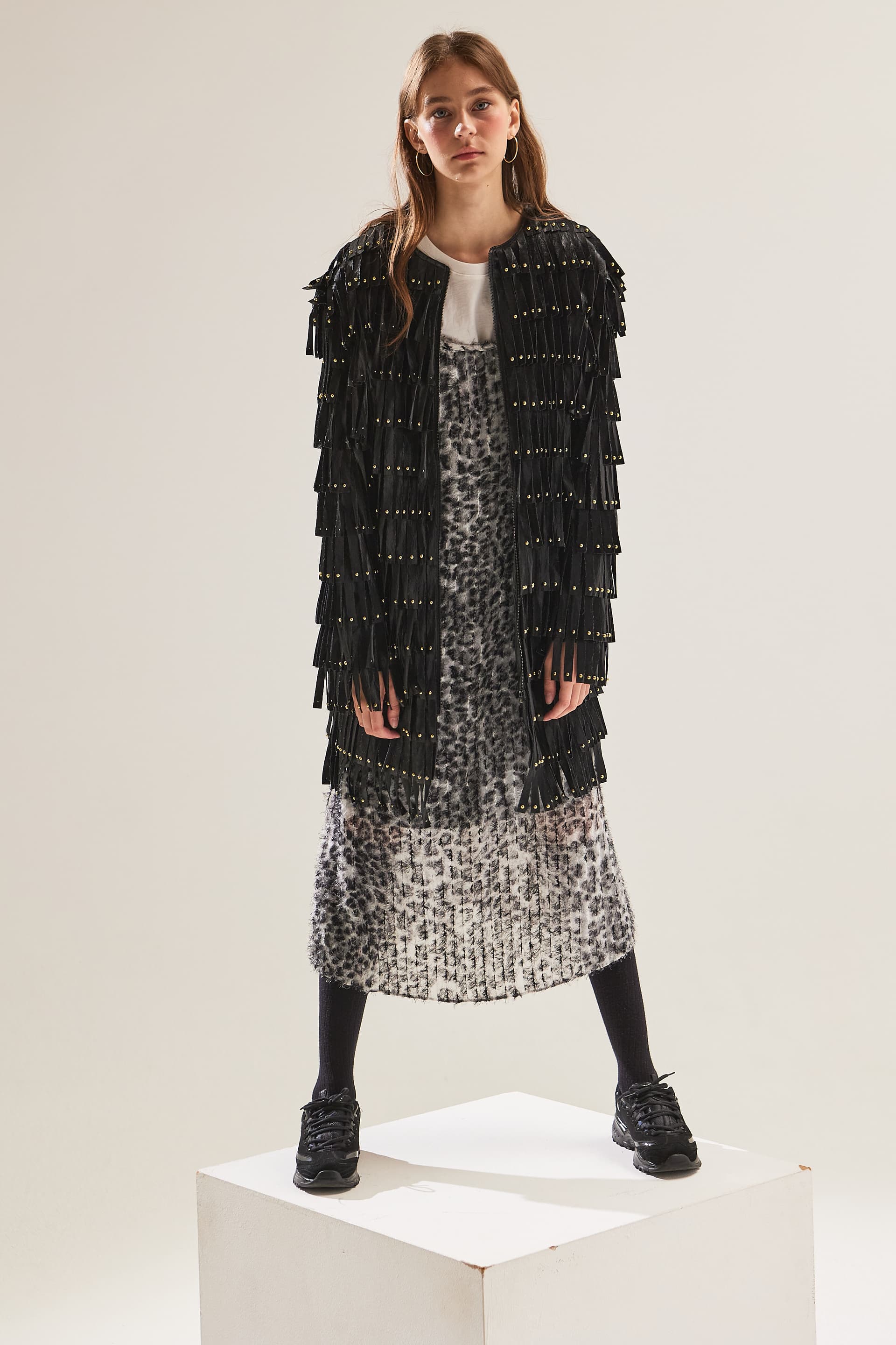 Black Stud-Tasseled Coat — vue 15